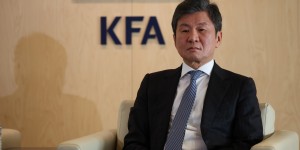 【龙八国际】韩国足协下属机构：韩国足球正在倒退，足协主席郑梦奎应该辞职
