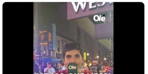 【龙八国际】奥莱报：一球迷身穿C罗球衣来到阿根廷酒店外，声称C罗强于梅西