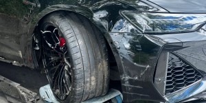 【龙八国际】太阳报：马赫雷斯豪车与面包车相撞，留下许多划痕