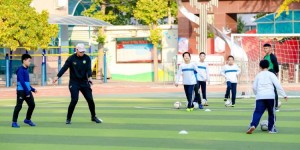 【龙八国际】国安携手三里屯街道，走进朝阳实验小学开展足球进校园公益活动